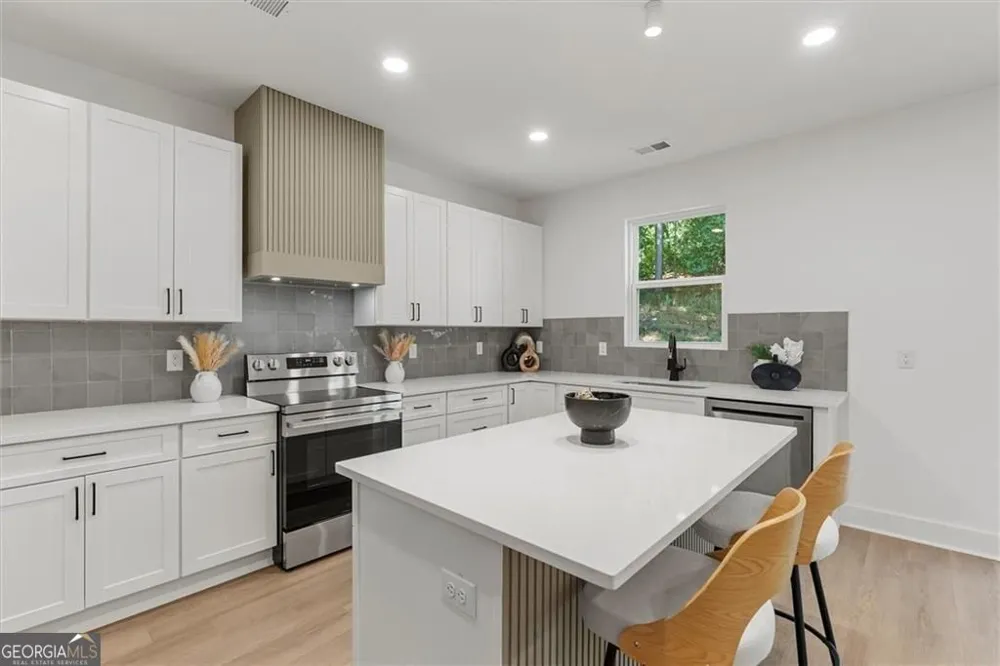2195 Amberly Glen WAY Dacula, GA 30019