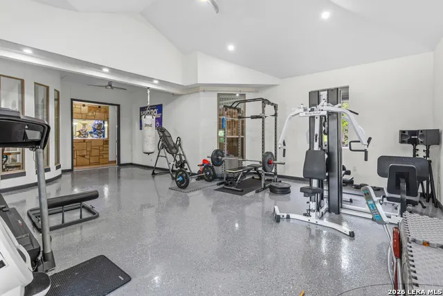 21815 ROAN BLF San Antonio, TX 78259