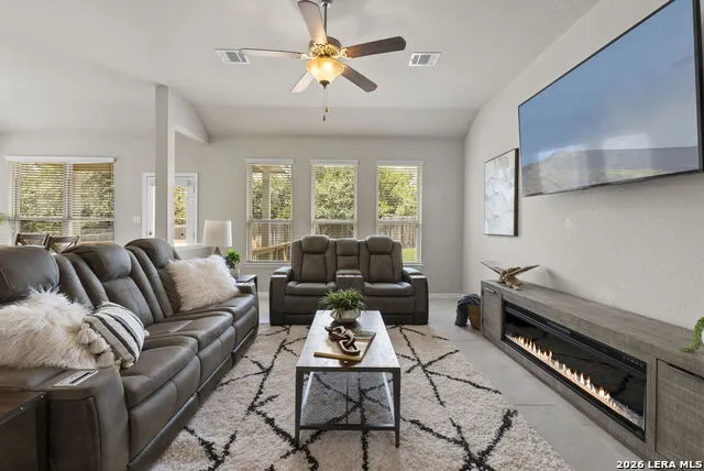 5013 Blue Ivy Bulverde, TX 78163
