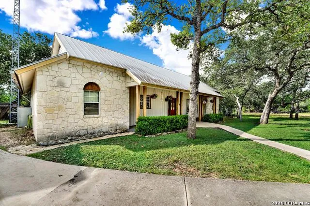 181 SETTLERS CIR Bandera, TX 78003