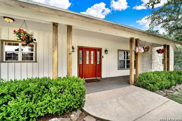 181 SETTLERS CIR Bandera, TX 78003