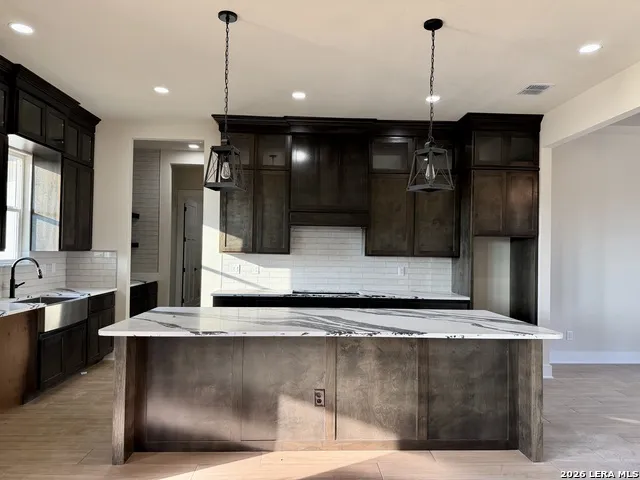 712 County Road 320 Floresville, TX 78114