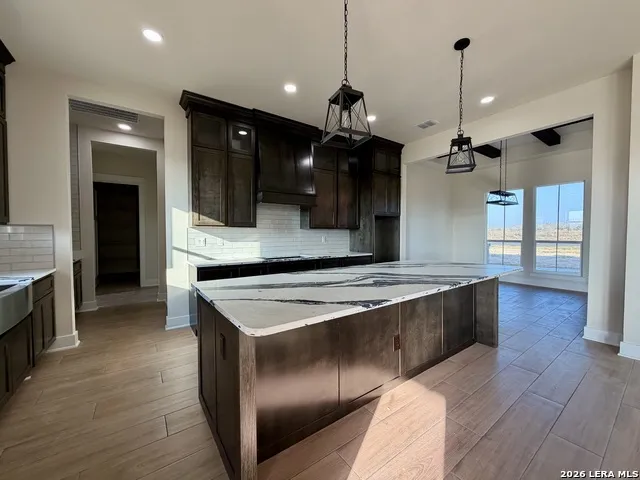 712 County Road 320 Floresville, TX 78114