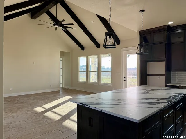 712 County Road 320 Floresville, TX 78114