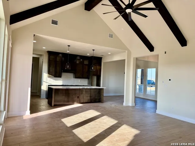 712 County Road 320 Floresville, TX 78114