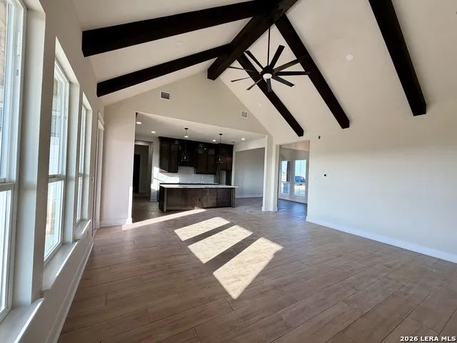 712 County Road 320 Floresville, TX 78114