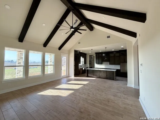 712 County Road 320 Floresville, TX 78114