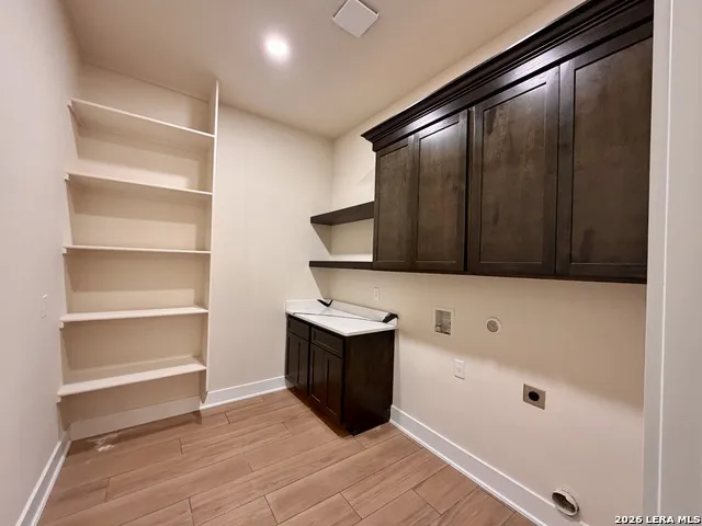 712 County Road 320 Floresville, TX 78114