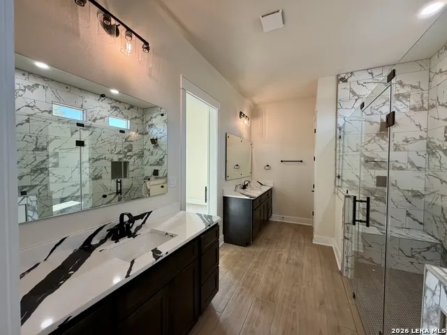 712 County Road 320 Floresville, TX 78114