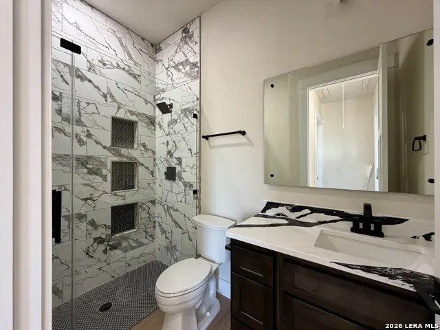 712 County Road 320 Floresville, TX 78114