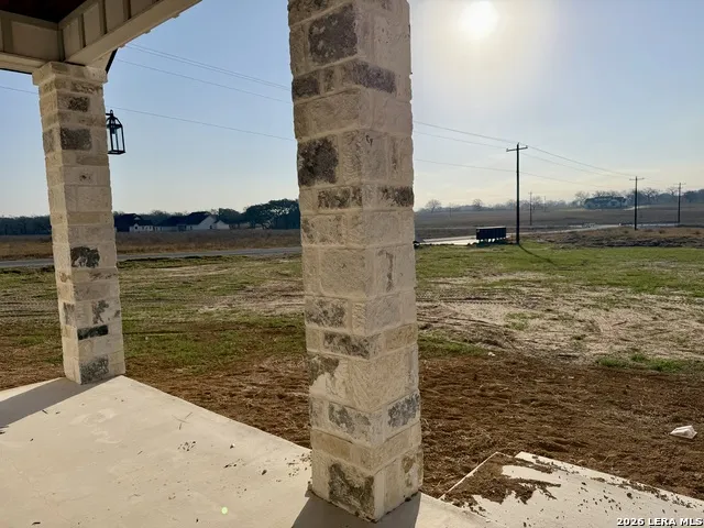 712 County Road 320 Floresville, TX 78114