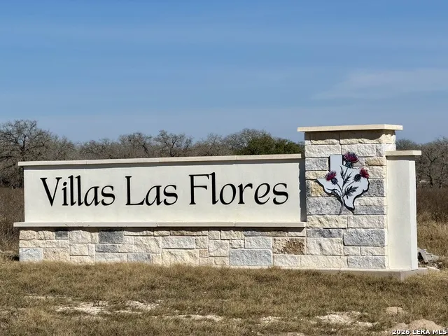 712 County Road 320 Floresville, TX 78114
