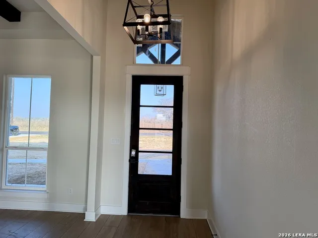 712 County Road 320 Floresville, TX 78114