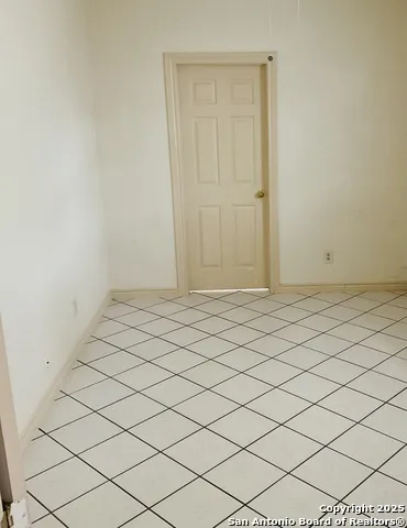 517 W Barnard Sabinal, TX 78801