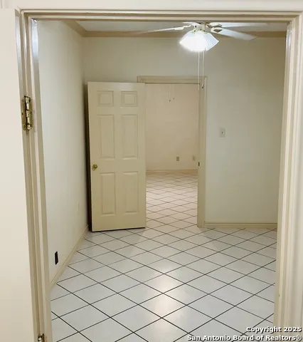 517 W Barnard Sabinal, TX 78801
