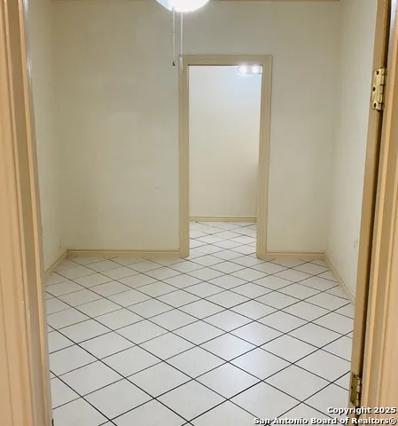 517 W Barnard Sabinal, TX 78801