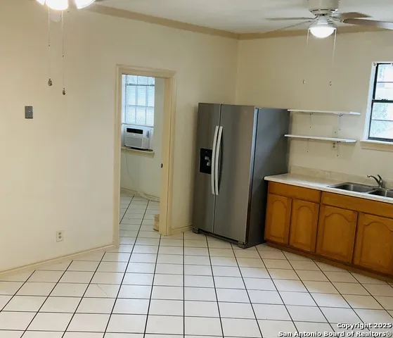 517 W Barnard Sabinal, TX 78801