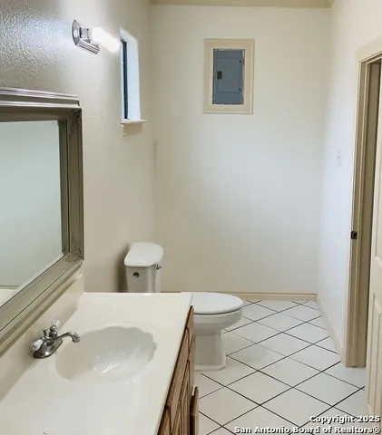 517 W Barnard Sabinal, TX 78801