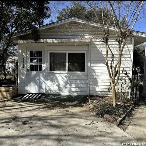 1117 Standish Floresville, TX 78114