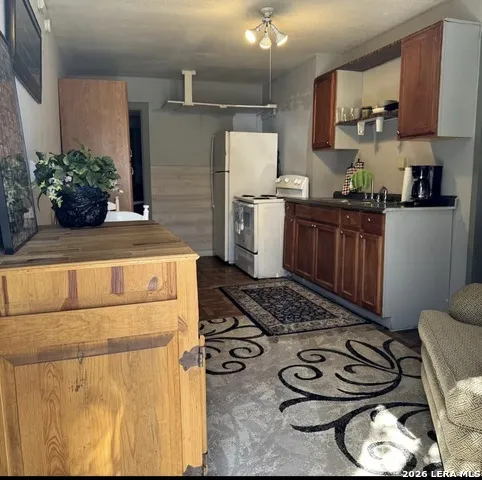 1117 Standish Floresville, TX 78114