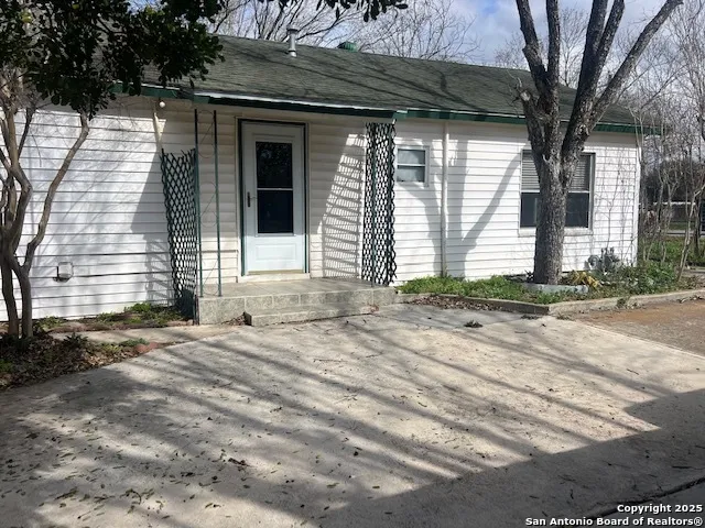 1117 Standish Floresville, TX 78114