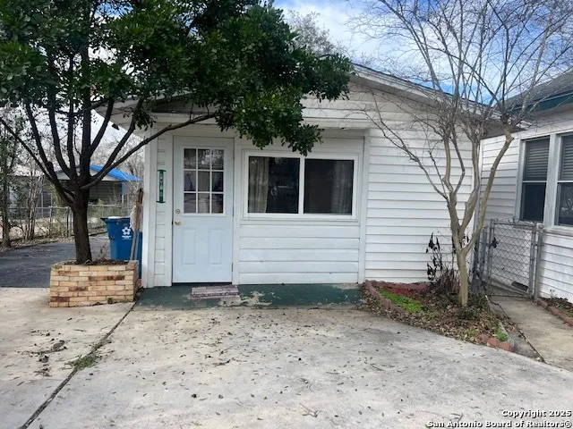 1117 Standish Floresville, TX 78114