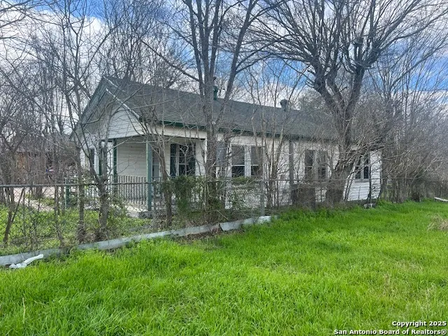 1117 Standish Floresville, TX 78114