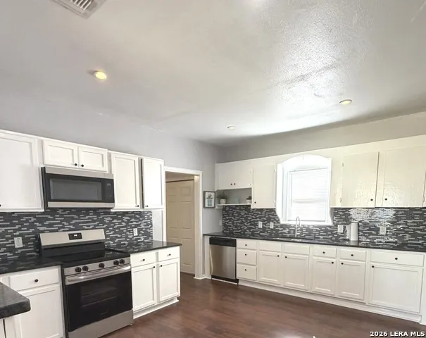 1214 W Winnipeg San Antonio, TX 78225