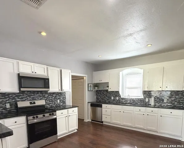 1214 W Winnipeg San Antonio, TX 78225