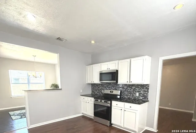 1214 W Winnipeg San Antonio, TX 78225