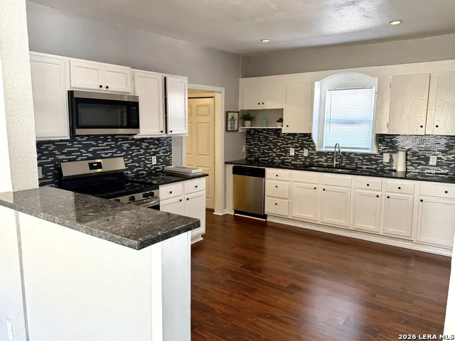 1214 W Winnipeg San Antonio, TX 78225