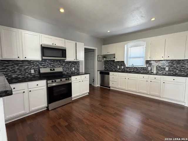 1214 W Winnipeg San Antonio, TX 78225