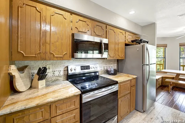 48 RIVER OAK DR Seguin, TX 78155