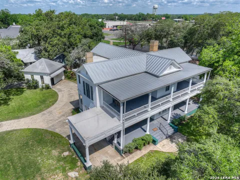 214 S PECAN AVE