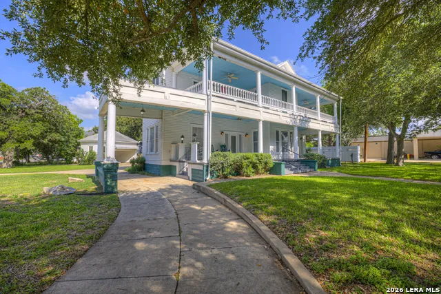 214 S PECAN AVE Luling, TX 78648