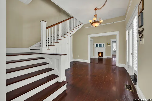214 S PECAN AVE Luling, TX 78648