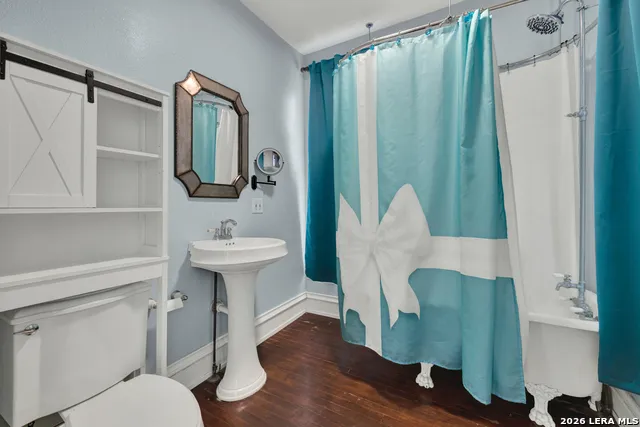 214 S PECAN AVE Luling, TX 78648