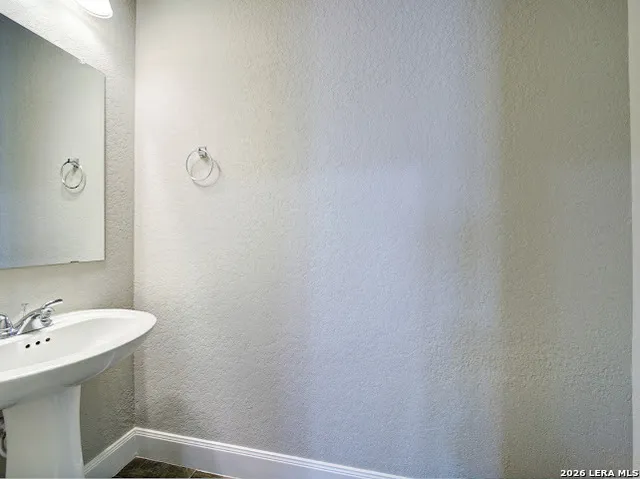 6575 Mason Valley Schertz, TX 78108