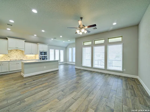 6575 Mason Valley Schertz, TX 78108