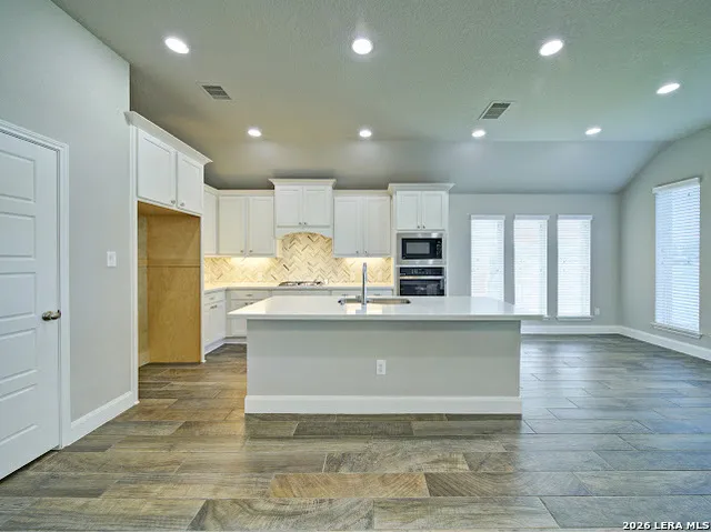 6575 Mason Valley Schertz, TX 78108