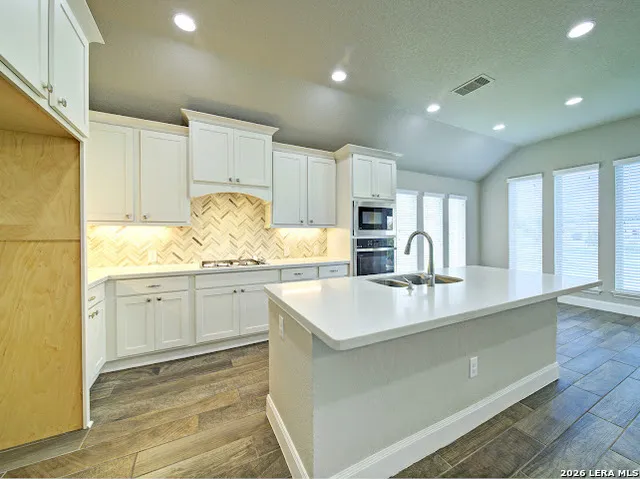 6575 Mason Valley Schertz, TX 78108