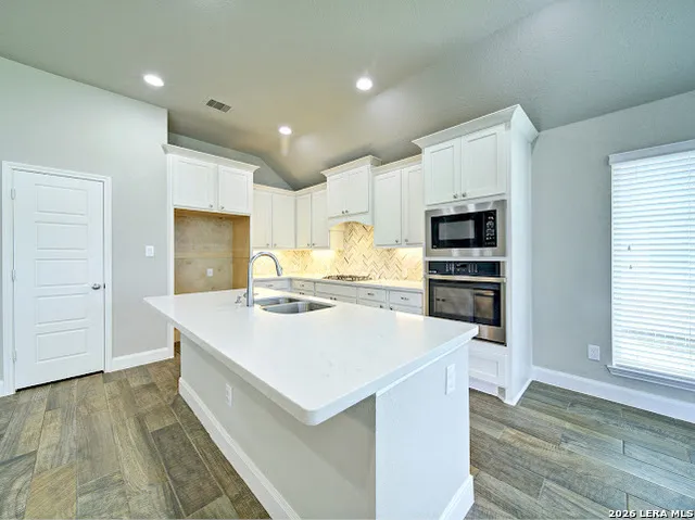 6575 Mason Valley Schertz, TX 78108