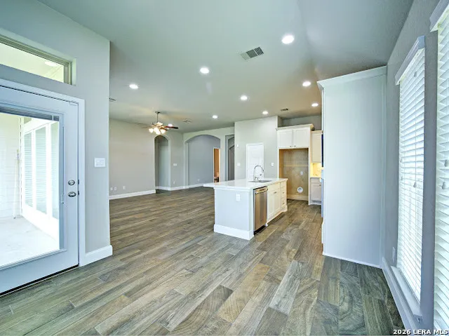 6575 Mason Valley Schertz, TX 78108