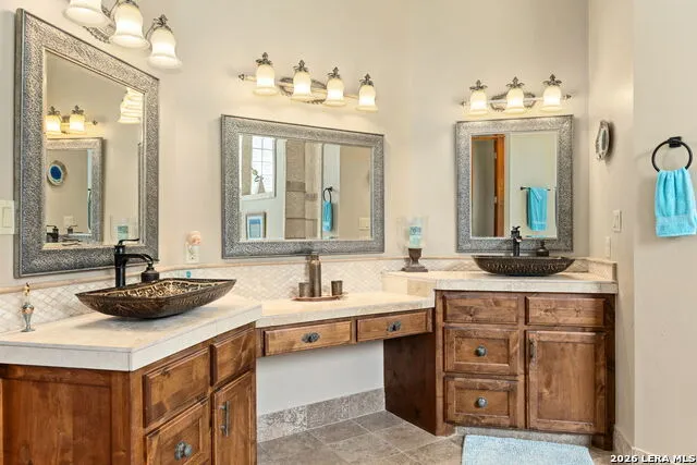 315 HACIENDA PL Dripping Springs, TX 78620