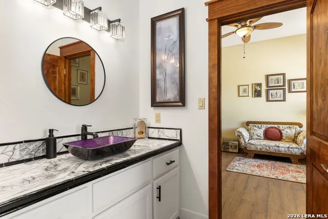 315 HACIENDA PL Dripping Springs, TX 78620