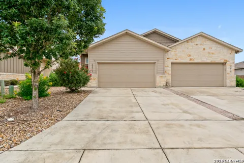 2213-2215 AVERY VILLAGE