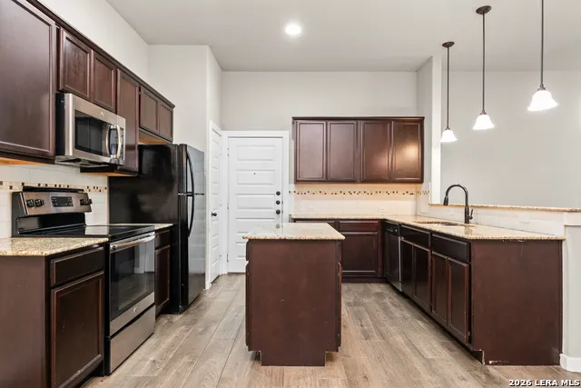 2213-2215 AVERY VILLAGE New Braunfels, TX 78130