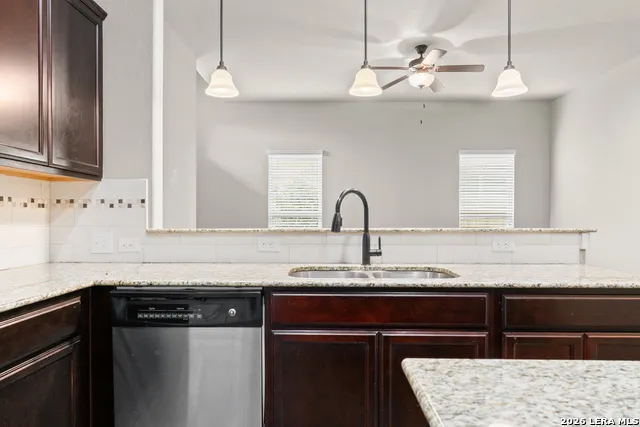 2213-2215 AVERY VILLAGE New Braunfels, TX 78130