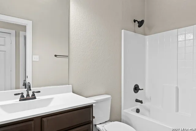 2213-2215 AVERY VILLAGE New Braunfels, TX 78130