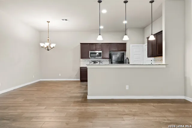 2213-2215 AVERY VILLAGE New Braunfels, TX 78130